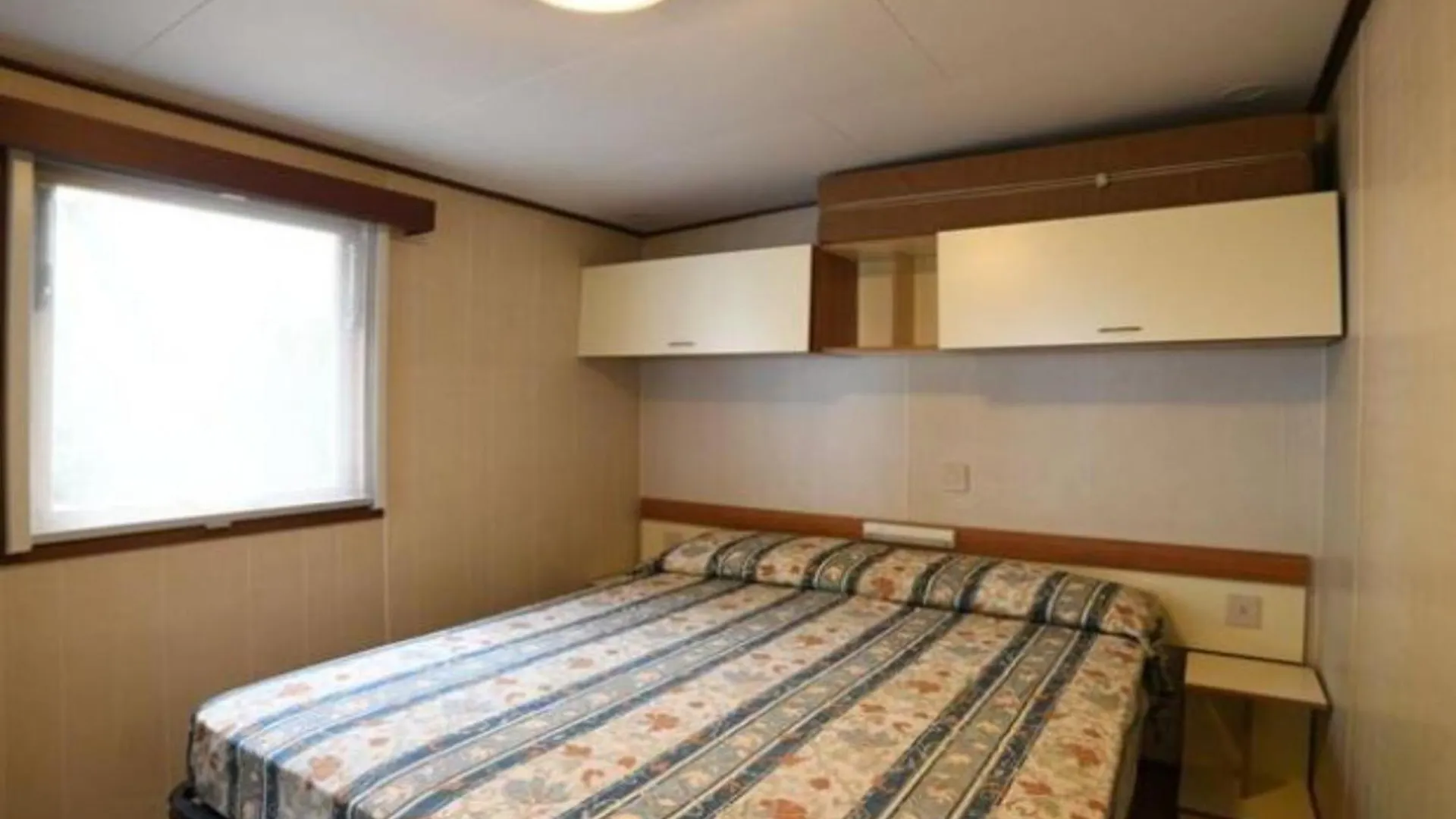 Mobile Home In Ferienresidenz Mit Pool Villanova d'Albenga Italy