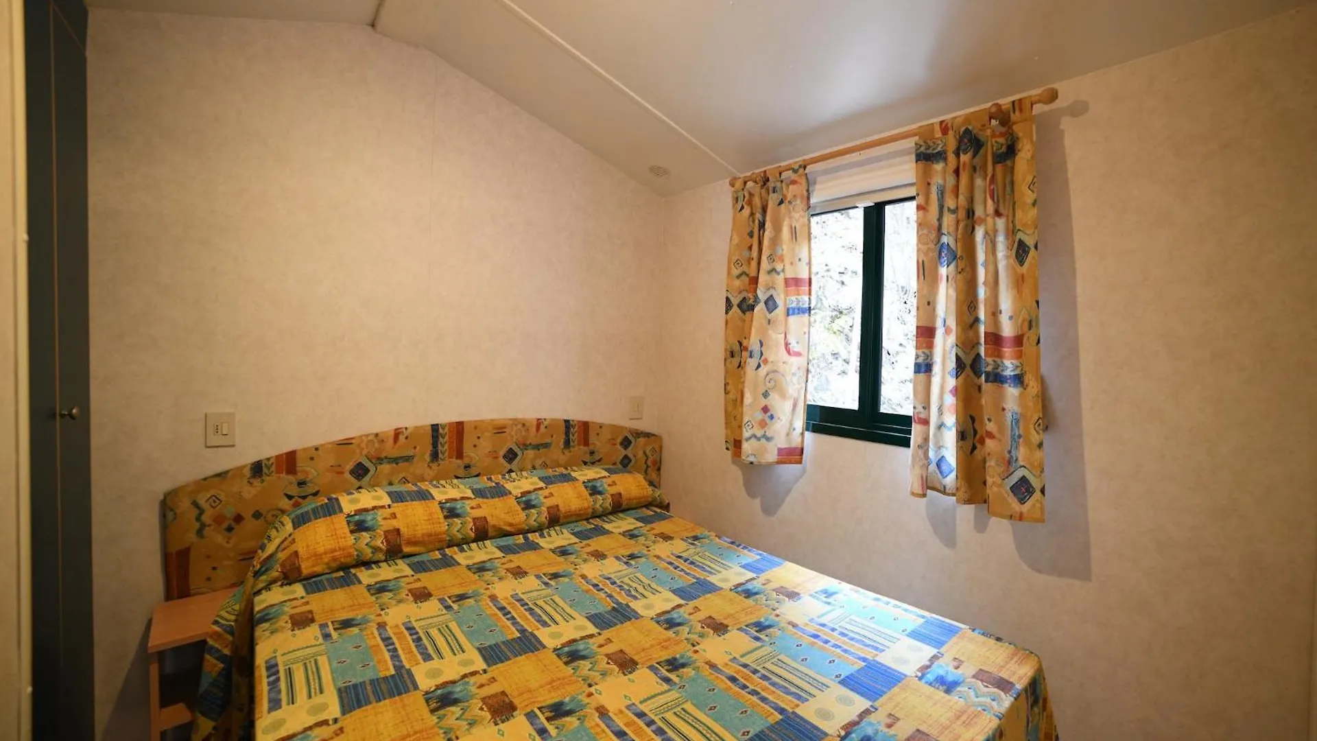 Mobile Home In Ferienresidenz Mit Pool Villanova d'Albenga