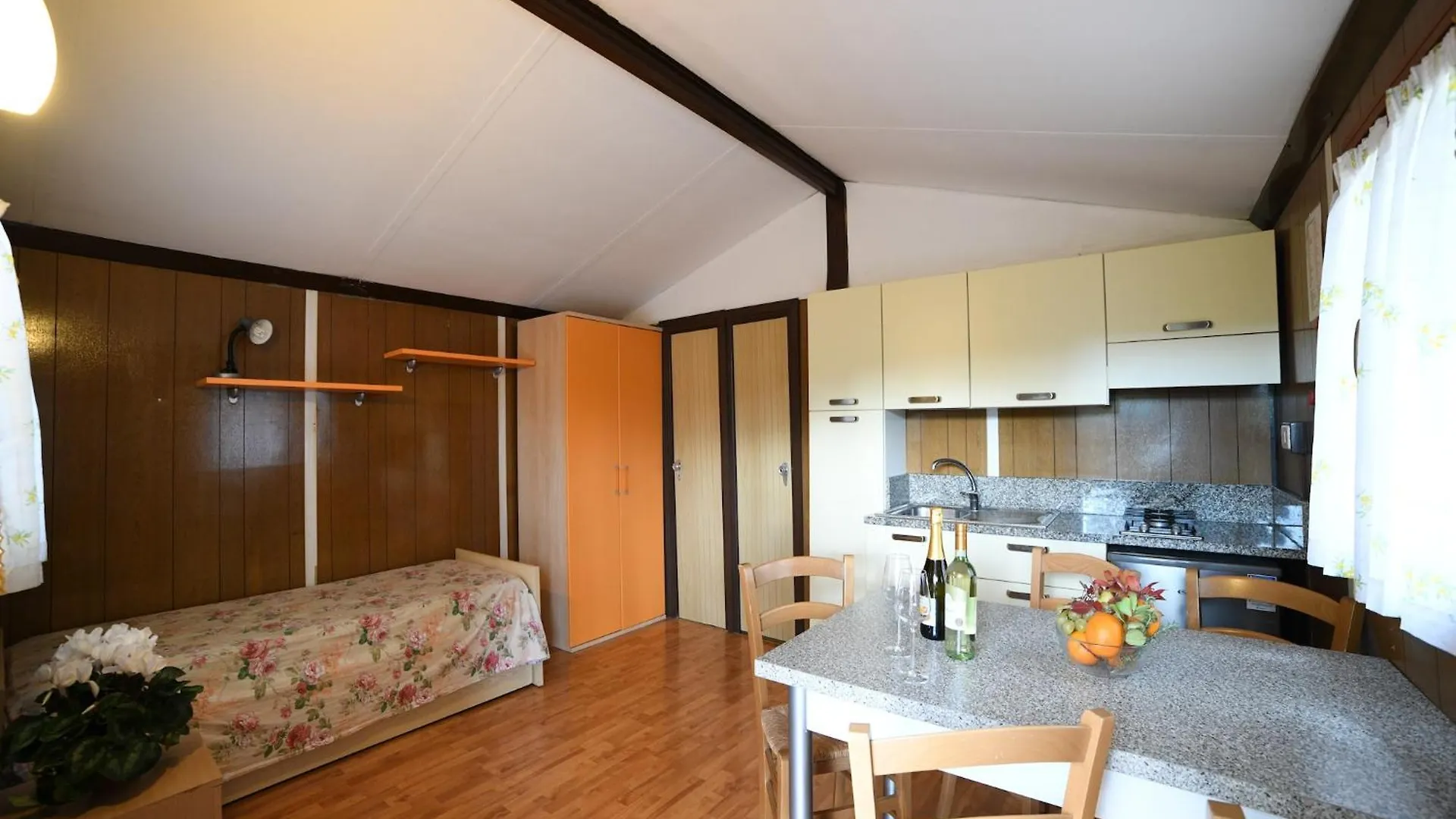 Mobile Home In Ferienresidenz Mit Pool Villanova d'Albenga 0*,