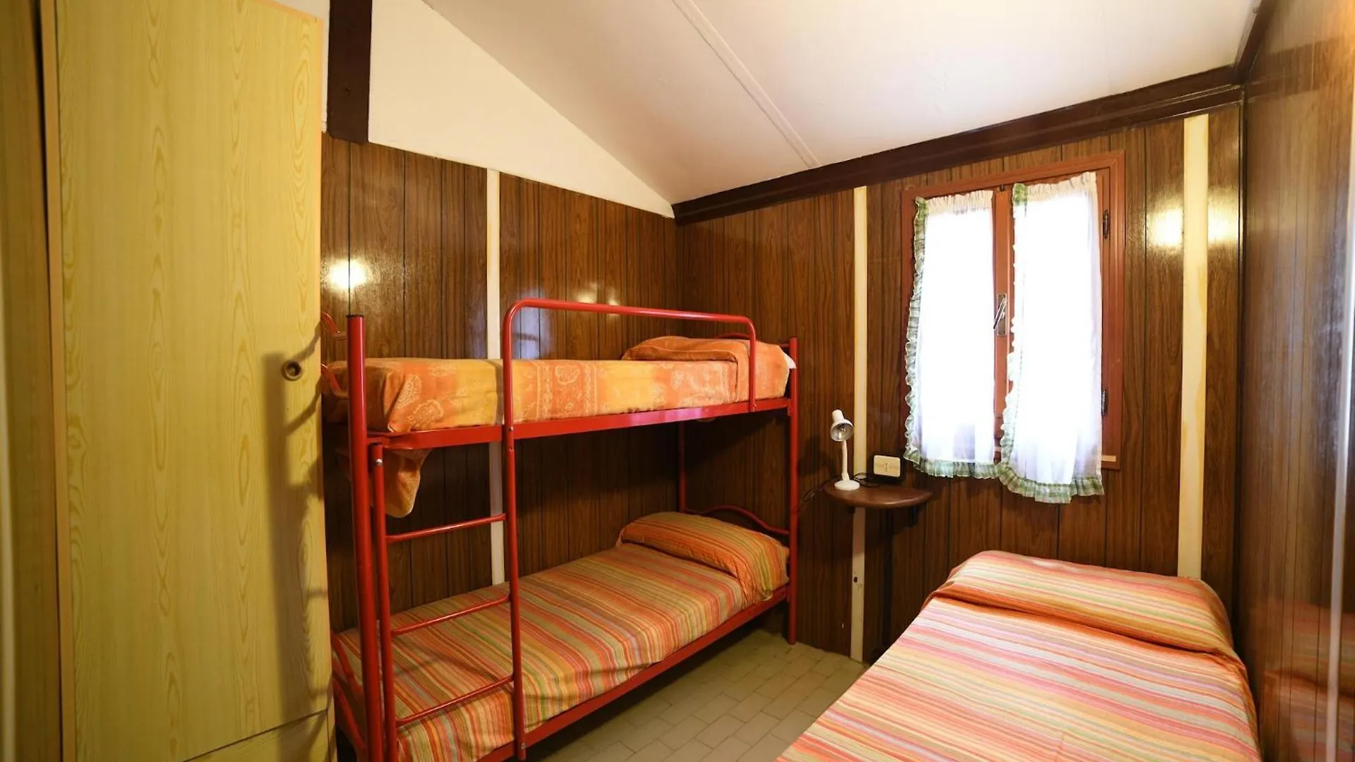 Holiday home Mobile Home In Ferienresidenz Mit Pool Villanova d'Albenga